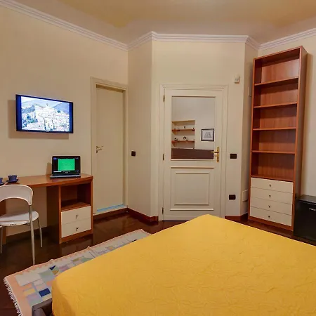 La Casa Della Nonna Oda ve Kahvaltı Scalea